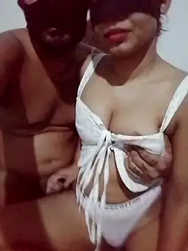 Snapshot of Ceylon_couple chatting on 09-20-25, 11:33 Ceylon couple online show from 09-20-25, 11:33