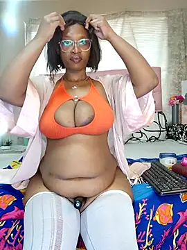 Snapshot of YummyChocTits chatting on 10-07-25, 09:39 YummyChocTits online show from 10-07-25, 09:39