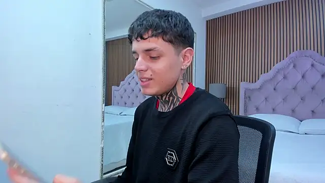 Declan-Fox online show from 10-25-25, 04:31