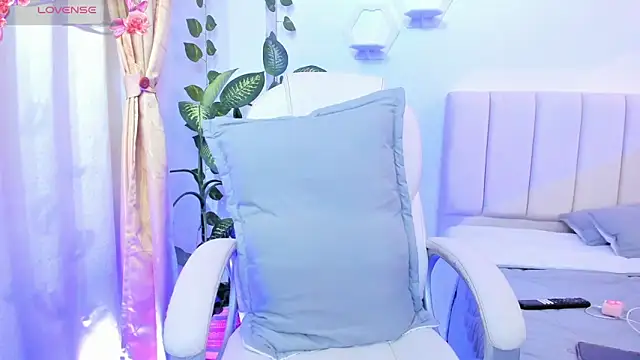 Snapshot of Allisson__ chatting on 04-01-26, 02:25 Allisson online show from 04-01-26, 02:25