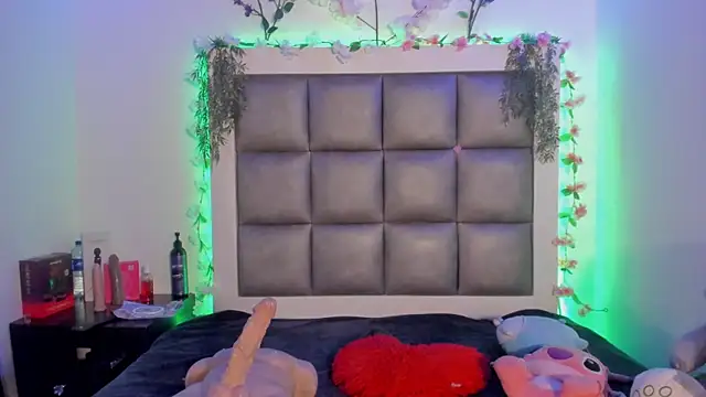 abbiecollins js online show from 06-04-26, 04:51
