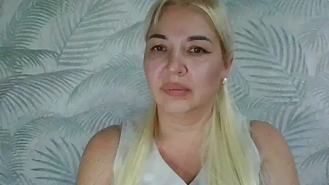 Snapshot of Thirieli chatting on 10-14-25, 05:58 Thirieli online show from 10-14-25, 05:58