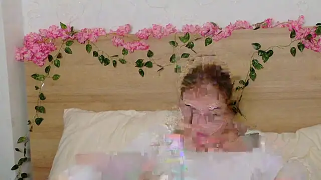 Snapshot of Lilith_Bonheur chatting on 10-18-25, 08:09 Lilith Bonheur online show from 10-18-25, 08:09