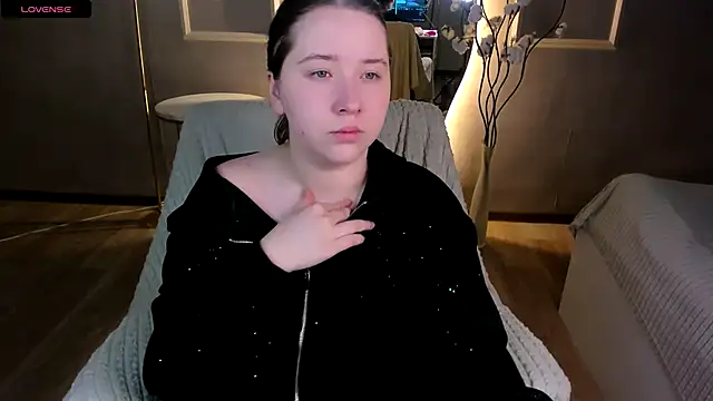 Selena Muse online show from 11-14-25, 05:39