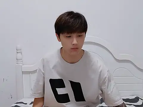 Snapshot of xiaoyi2563 chatting on 09-15-25, 12:38 xiaoyi2563 online show from 09-15-25, 12:38