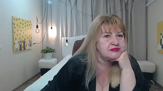 EmmaEllison online show from 05-20-26, 06:19