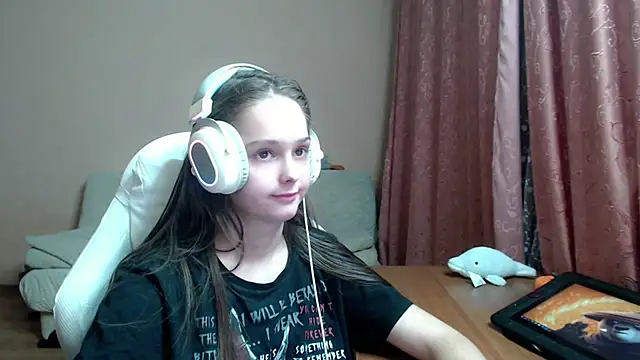 Snapshot of SharybbFace chatting on 10-14-25, 03:13 SharybbFace online show from 10-14-25, 03:13