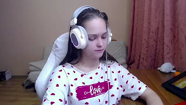 Snapshot of SharybbFace chatting on 10-16-25, 03:35 SharybbFace online show from 10-16-25, 03:35