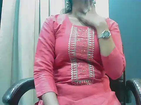 Snapshot of short_girl_ chatting on 10-10-25, 04:39 short girl  online show from 10-10-25, 04:39