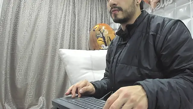 Jack Daniel   online show from 10-27-25, 05:28