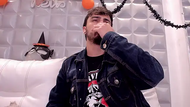 Jack Daniel   online show from 10-28-25, 03:58