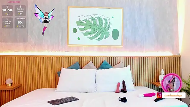 Coco-balenciaga online show from 10-31-25, 11:44