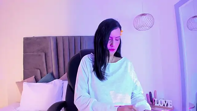 Coco-balenciaga online show from 11-28-25, 11:57