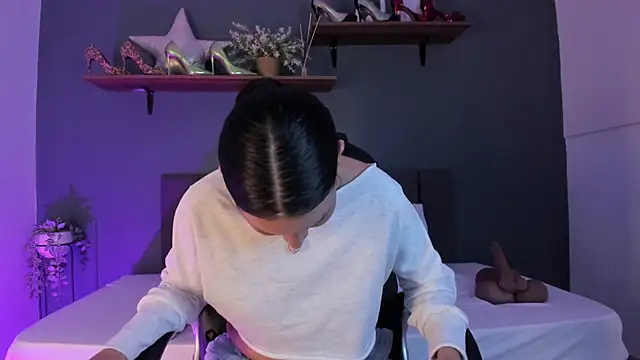 Coco-balenciaga online show from 12-01-25, 12:10