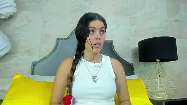 Snapshot of isabel_09 chatting on 07-07-26, 05:06 isabel 09 online show from 07-07-26, 05:06