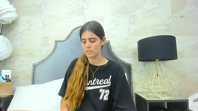 Snapshot of isabel_09 chatting on 07-24-26, 07:34 isabel 09 online show from 07-24-26, 07:34