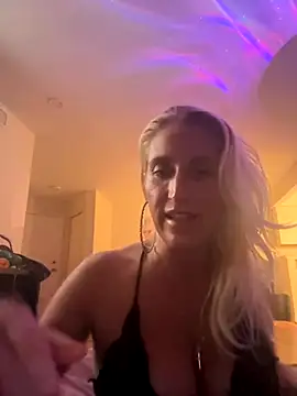 Snapshot of JemTastic chatting on 10-25-25, 03:58 JemTastic online show from 10-25-25, 03:58