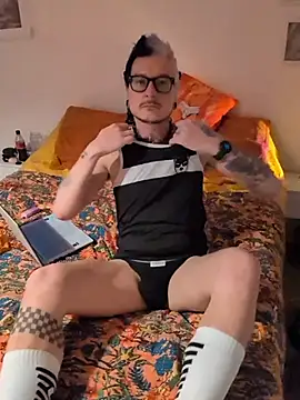 Snapshot of cruiserpup chatting on 11-10-25, 02:16 cruiserpup online show from 11-10-25, 02:16