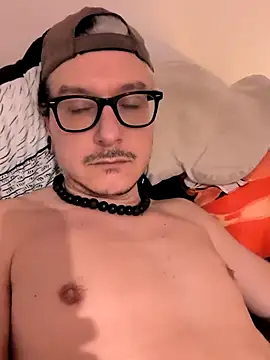 Snapshot of cruiserpup chatting on 11-29-25, 01:03 cruiserpup online show from 11-29-25, 01:03