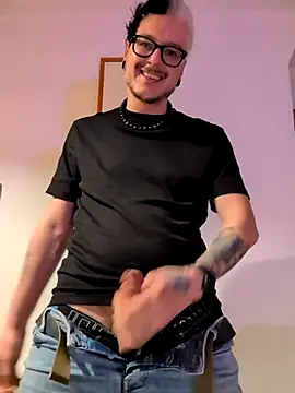 Snapshot of cruiserpup chatting on 12-15-25, 06:45 cruiserpup online show from 12-15-25, 06:45