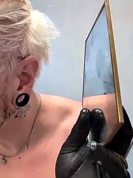 Snapshot of cruiserpup chatting on 12-21-25, 10:11 cruiserpup online show from 12-21-25, 10:11