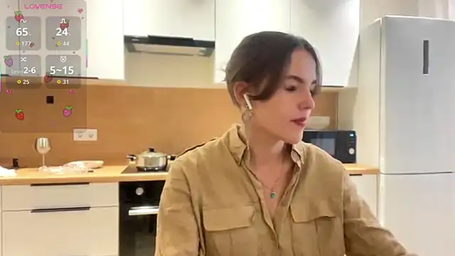 Snapshot of FavorLeila chatting on 09-24-25, 01:14 FavorLeila online show from 09-24-25, 01:14