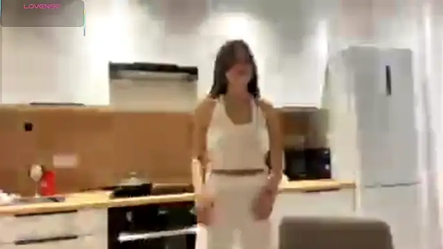 Snapshot of FavorLeila chatting on 09-26-25, 02:21 FavorLeila online show from 09-26-25, 02:21