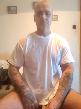 Snapshot of chcem1975 chatting on 10-04-25, 07:28 chcem1975 online show from 10-04-25, 07:28