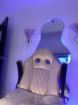 Mia royal online show from 04-18-26, 06:56