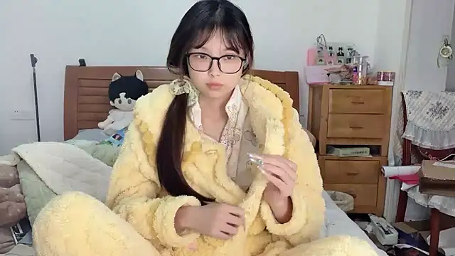 Akong11 online show from 12-04-25, 02:21