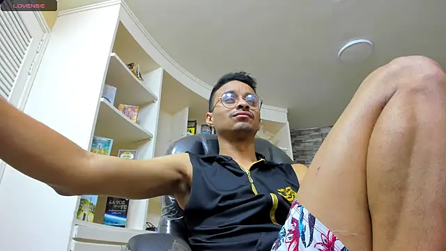 Juicy Creww online show from 10-10-25, 09:08