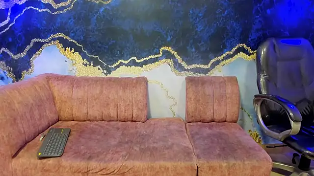 Juicy Creww online show from 11-15-25, 09:28