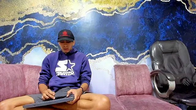 Juicy Creww online show from 12-01-25, 09:36