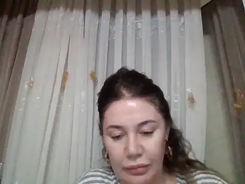 Snapshot of Lomivah chatting on 10-24-25, 04:25 Lomivah online show from 10-24-25, 04:25
