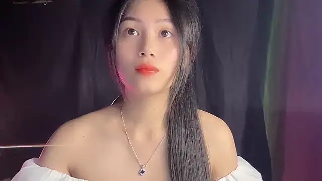 Snapshot of Lyly4757 chatting on 10-08-25, 02:14 Lyly4757 online show from 10-08-25, 02:14