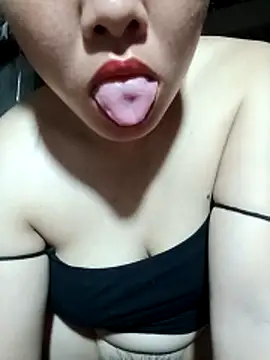 emilyzz online show from 04-12-26, 01:54