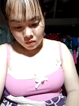 Snapshot of emilyzz chatting on 05-12-26, 02:47 emilyzz online show from 05-12-26, 02:47