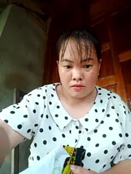 Snapshot of emilyzz chatting on 05-16-26, 10:36 emilyzz online show from 05-16-26, 10:36
