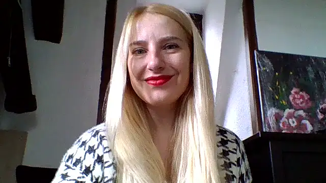 Snapshot of Yselrah chatting on 10-31-25, 12:39 Yselrah online show from 10-31-25, 12:39