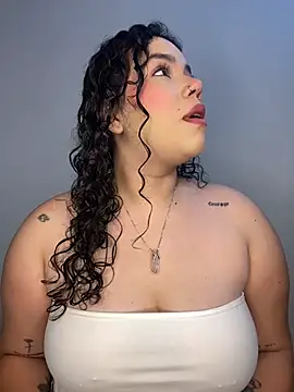 krisstenSantos online show from 11-11-25, 12:05