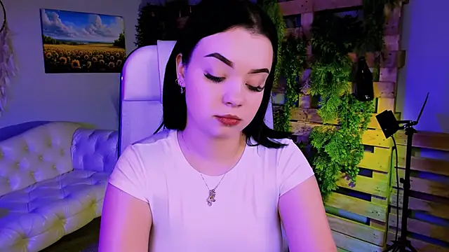 leslierowe  online show from 10-24-25, 05:09