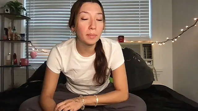 Snapshot of yoursweetestlilly chatting on 11-14-25, 04:06 yoursweetestlilly online show from 11-14-25, 04:06