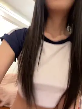 qiqi x online show from 05-02-26, 01:49