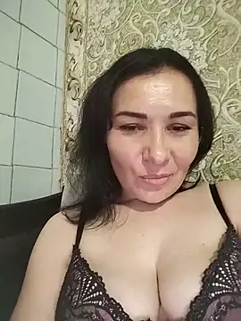 Snapshot of Mia24Blove chatting on 06-07-26, 02:32 Mia24Blove online show from 06-07-26, 02:32
