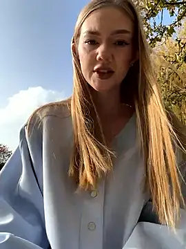 MilaMoone online show from 11-17-25, 10:21