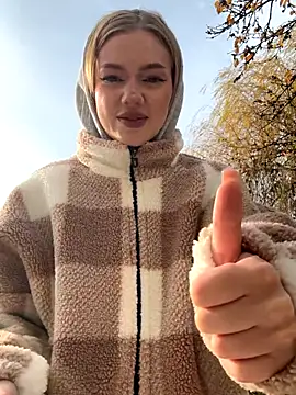 MilaMoone online show from 11-30-25, 11:25