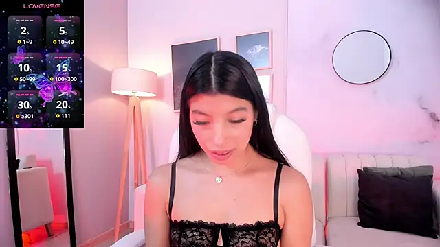 Tiffany Low online show from 10-30-25, 01:23