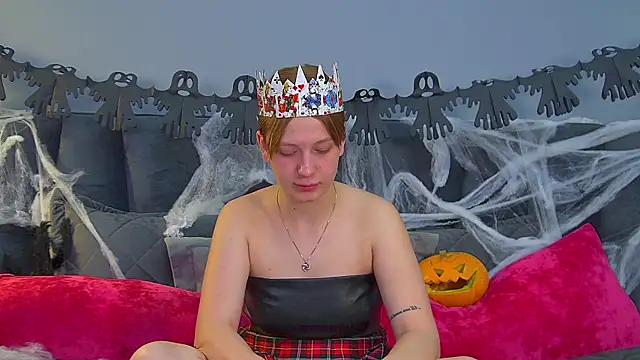 BeatriceBinoche online show from 10-29-25, 06:37