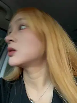 yuki june online show from 10-20-25, 09:32