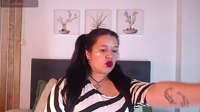 Andrea secret  online show from 10-12-25, 02:38
